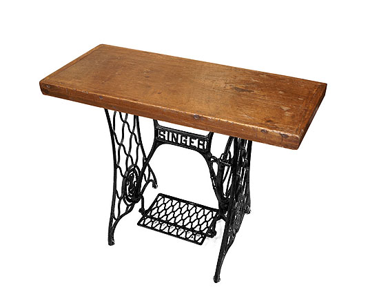 Mesa com estrutura de máquina de costura Singer – 292 – MC Antiguidades